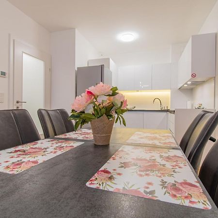 شقة Flexible Selfcheckins 42 - Zagreb - Luxury - Garage Parking - Loggia - Brand New المظهر الخارجي الصورة