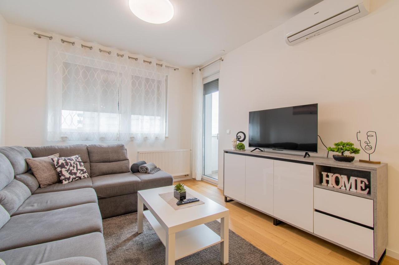 شقة Flexible Selfcheckins 42 - Zagreb - Luxury - Garage Parking - Loggia - Brand New المظهر الخارجي الصورة
